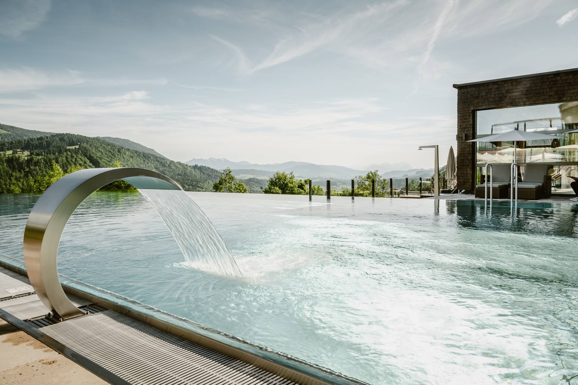 Infinitypool Hotel Bergkristall mit Wasserstrahl