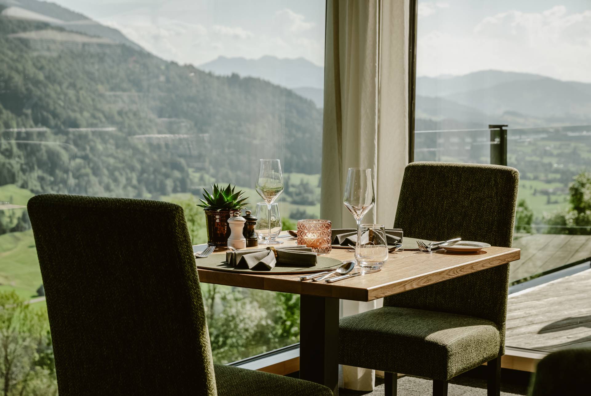 Restaurant im Bergkristall mit Blick auf die Nagelfluhkette