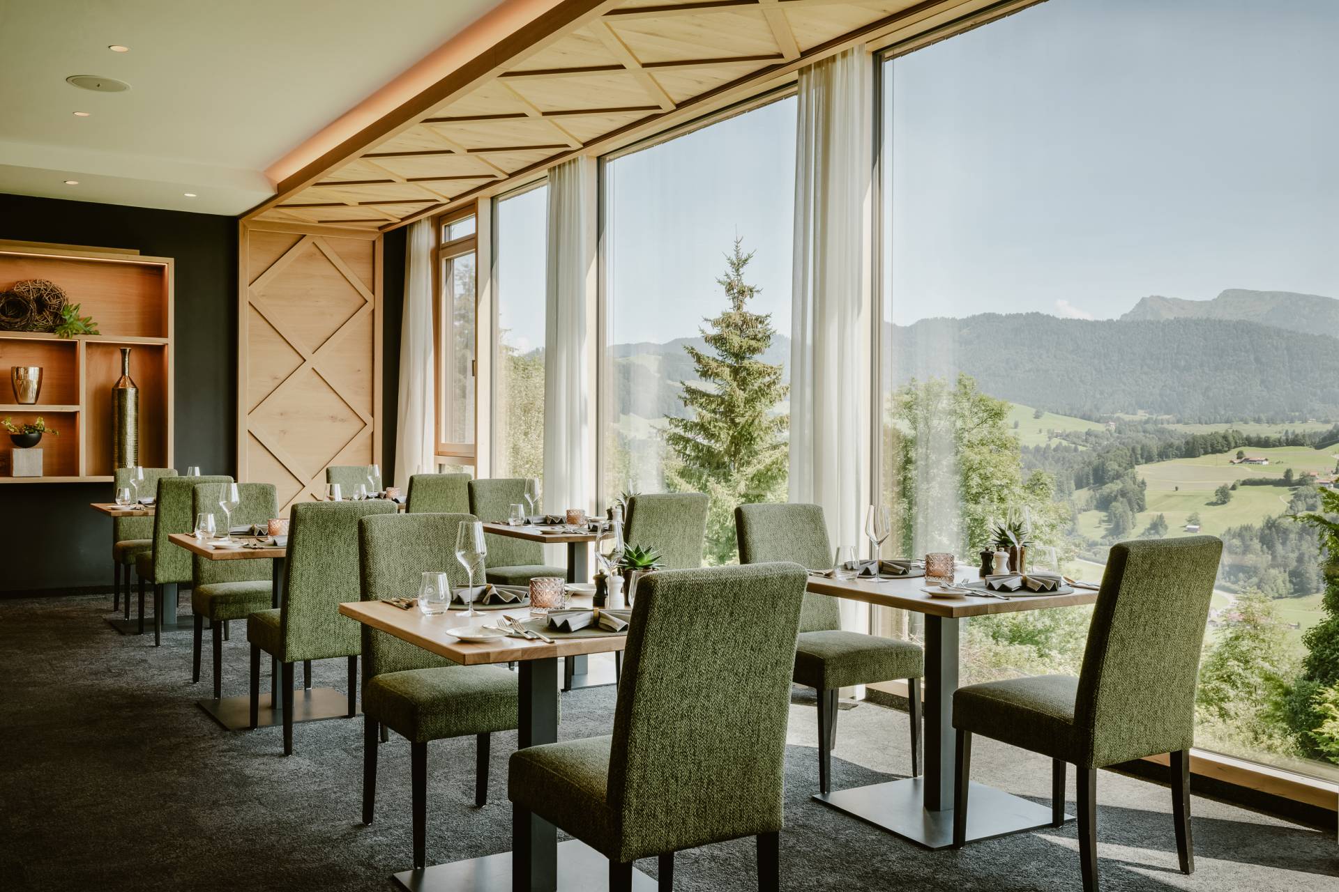 Restaurant im Bergkristall mit Blick auf die Nagelfluhkette