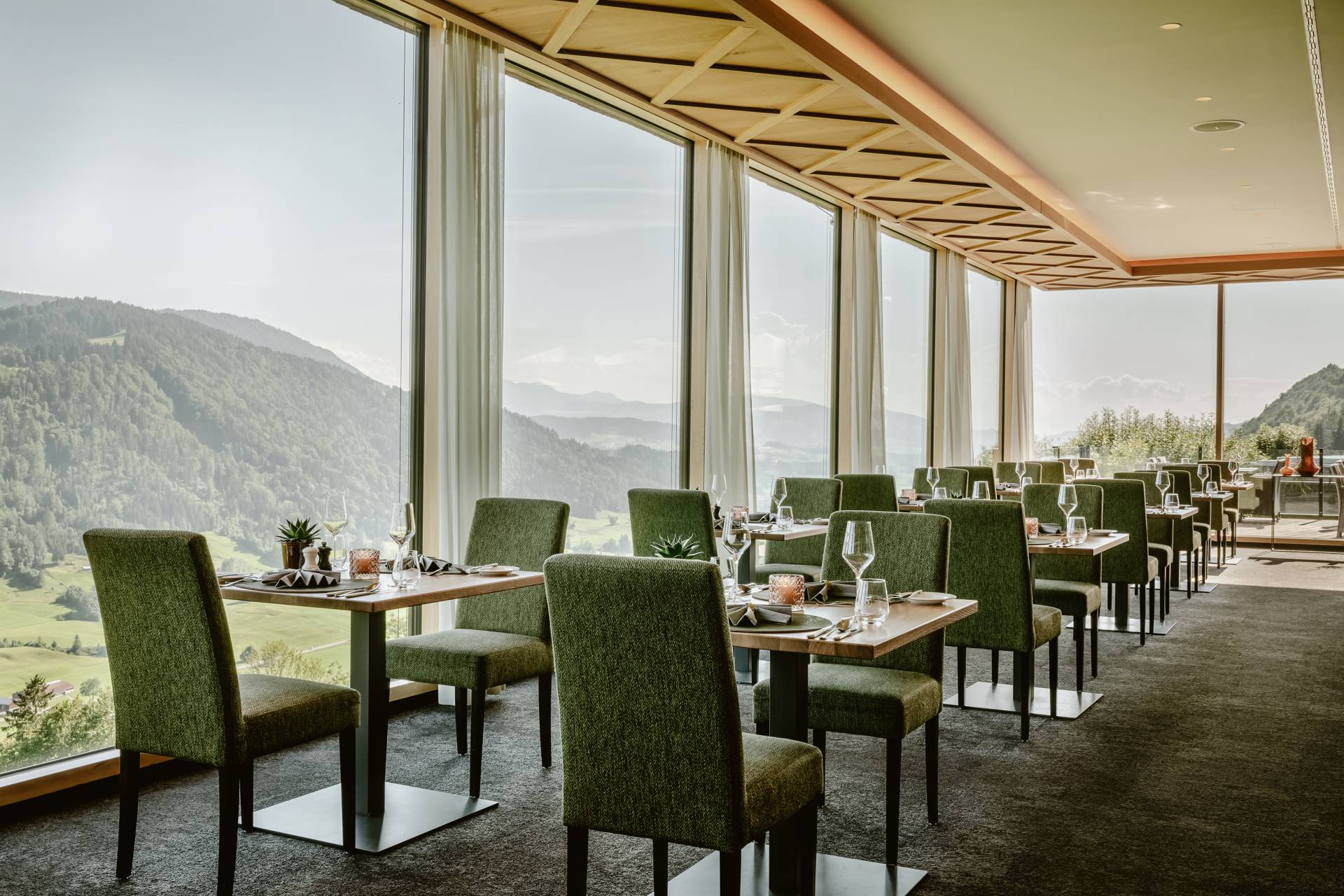 Restaurant im Bergkristall mit Blick auf die Nagelfluhkette