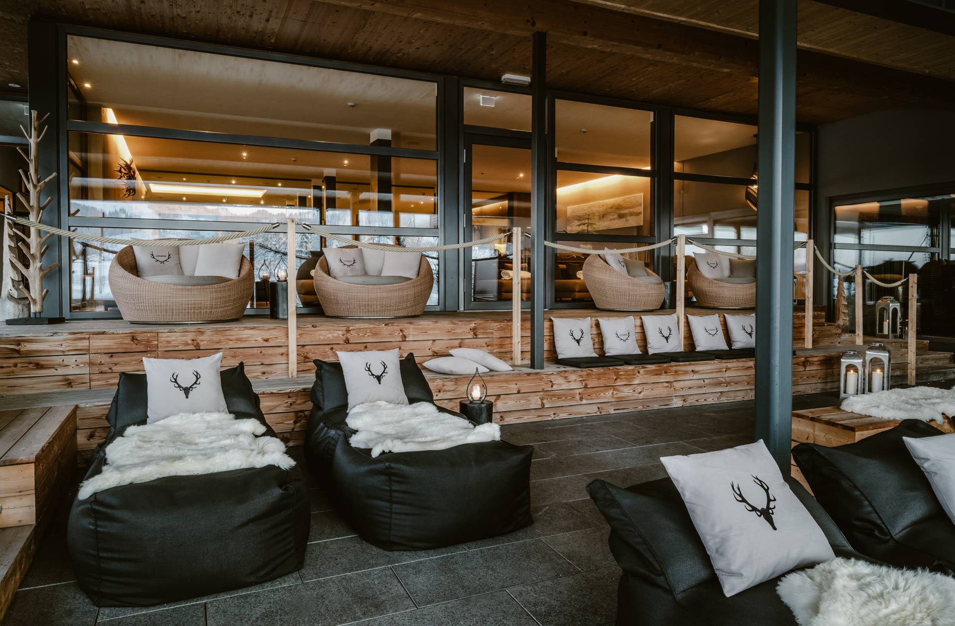 Außenbereich der Saunalandschaft "Nagelfluh" im Winter