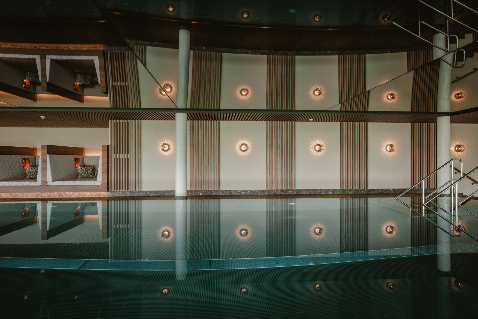 Sport-Innenpool im Wellnesshotel Bergkristall