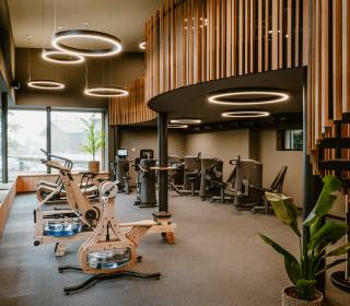 Zweistöckiges Fitnessstudio als erstes Hotel deutschlandweit mit E-Gym Trainingssystem
