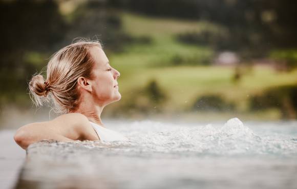 Perfect duo for the circulation: Whirlpool and cold water - Resort Bergkristall