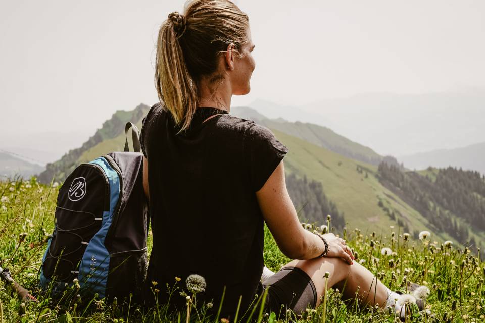 Frau beim Wandern im Allgäu