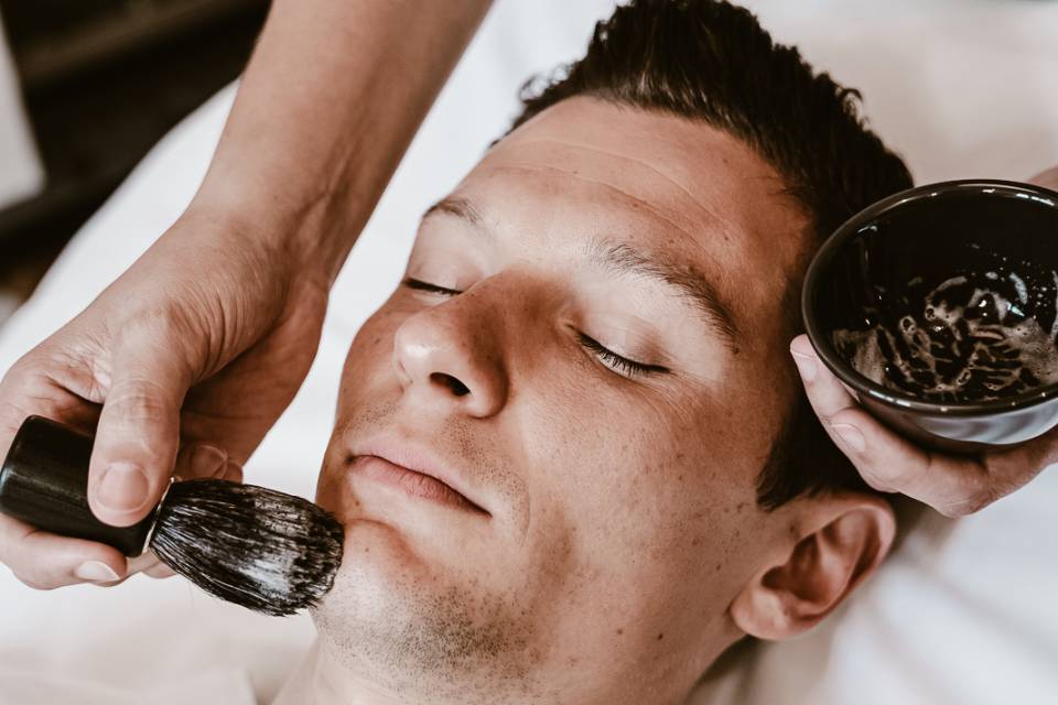 Wirkungsvolle Pflege für den Mann: Ebenholz Skincare - Resort Bergkristall