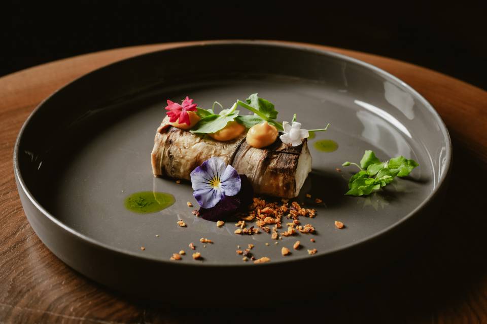 Angerichteter Teller mit veganem Gericht