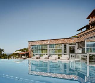 Außenansicht Infinitypool des Wellnesshotel Bergkristall im Allgäu 