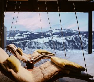 Außen-Ruhebereich im Winter mit Bergblick