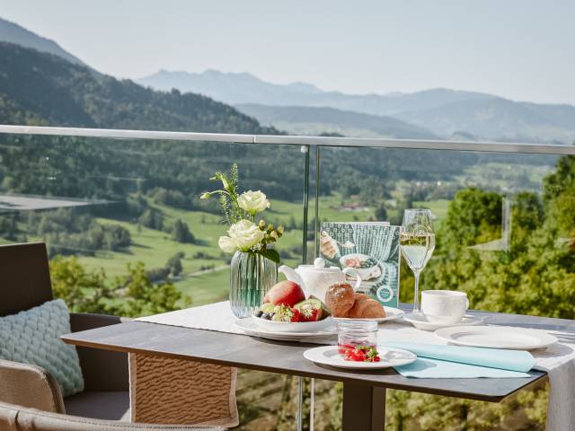 Frühstück mit Alpenblick