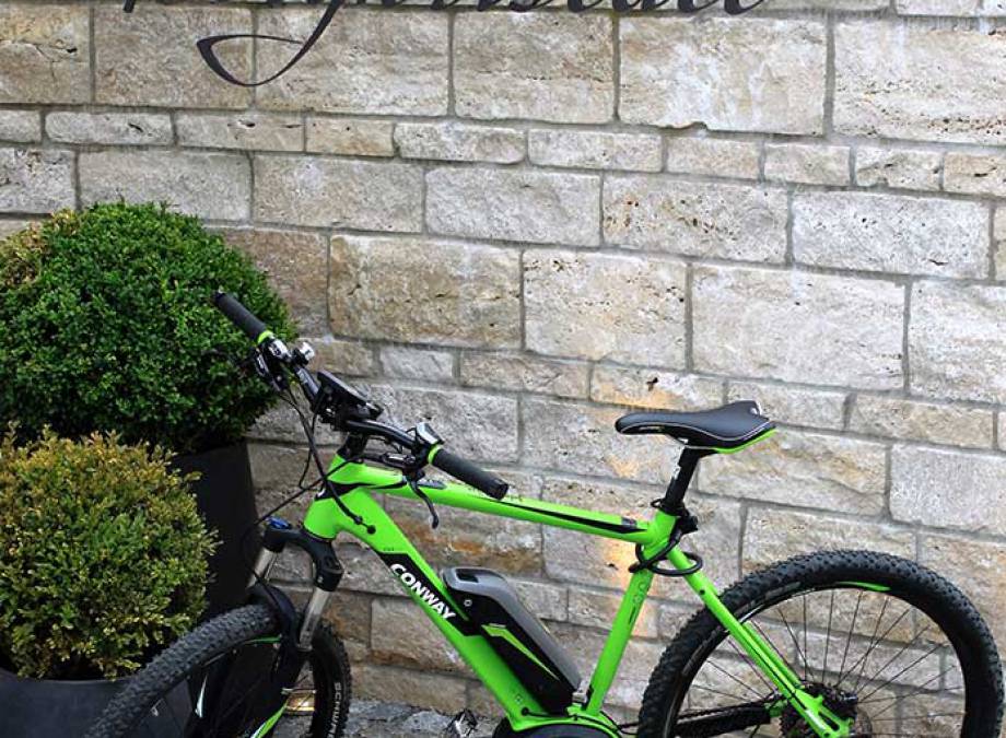 Der große Vorteil der neuen Bergkristall E-Bikes: Sie bestimmen selbst, wann Sie schwitzen! Symbolfoto