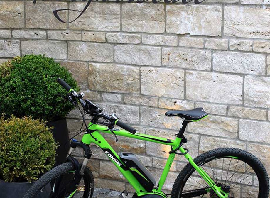 Der große Vorteil der neuen Bergkristall E-Bikes: Sie bestimmen selbst, wann Sie schwitzen! Symbolfoto