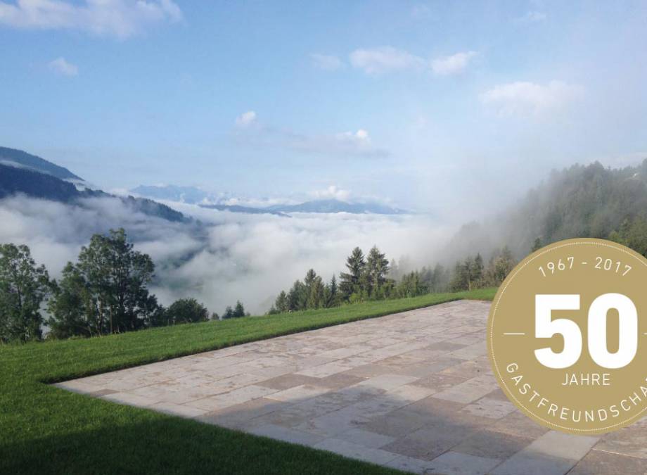 Bergkristall Zeitreise – in 50 Jahren von der Brotzeitstube zum 4-Sterne-Superior-Hotel Symbolfoto