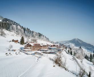 Außenansicht Wellnesshotel Bergkristall im Winter