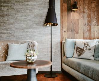 Lounge Ecke in Hotelzimmer des Bergkristall