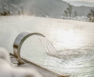 Wasserstrahl des Infinitypools