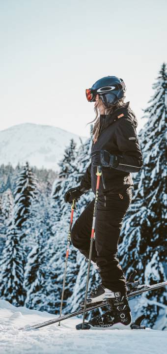 Frau beim Skifahren