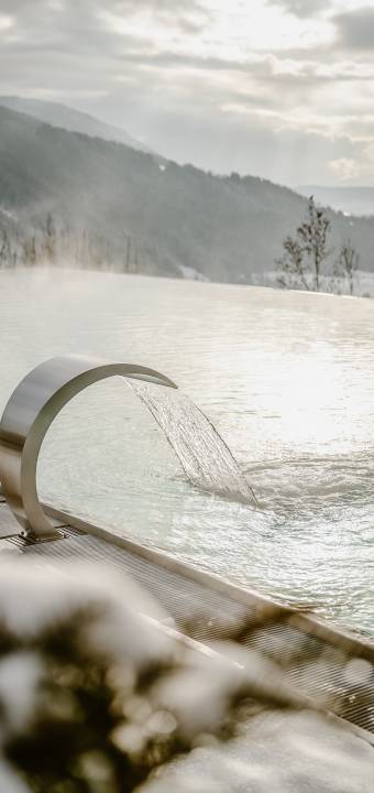 Wasserstrahl des Infinitypools