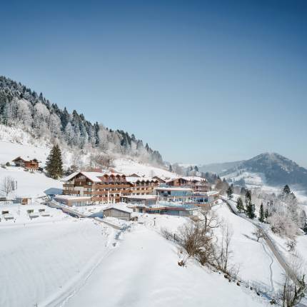 Außenansicht Wellnesshotel Bergkristall im Winter