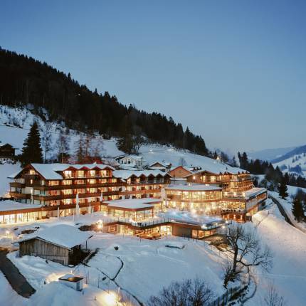 Außenansicht Wellnesshotel Bergkristall im Winter