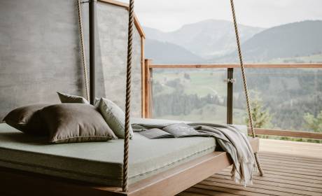 Hängeliege auf Terrasse von Fitnesssuite