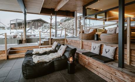 Outdoor Saunabereich des Wellnesshotels Bergkristall im Winter