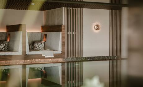 Kuschelnische mit Wolldecke und Kissen