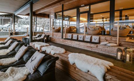 Außen-Ruhebereich der Saunalandschaft Nagelfluh