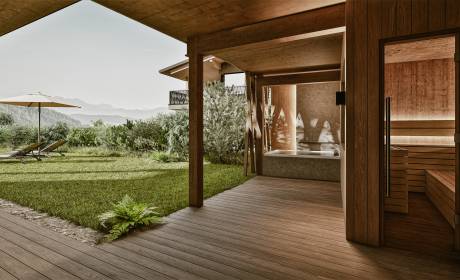 Rendering Terrasse Bergsuite mit Whirlwanne und Außensauna