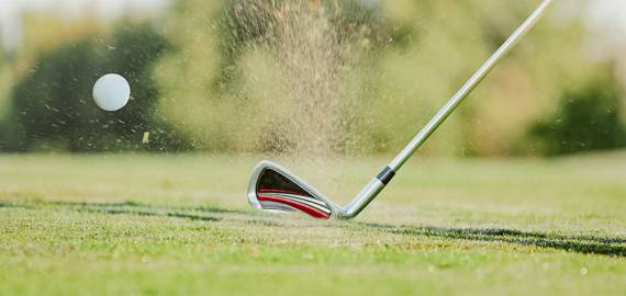 Golfschläger mit Golfball