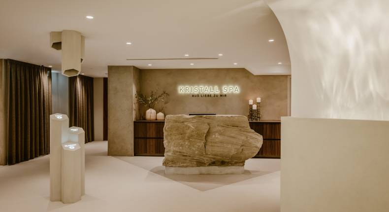 Eingang des Kristall Spa Concept Store