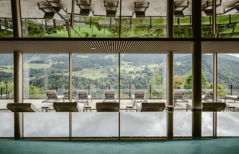 Panorama Innenpool im Wellnesshotel Bergkristall
