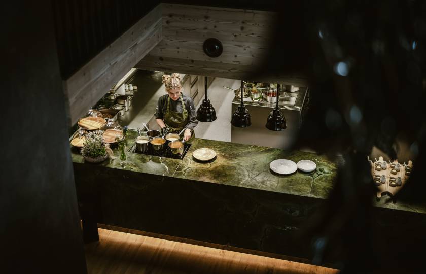 DIE STUBE ALS MITTELPUNKT: Gastgeben wie früher - Resort Bergkristall