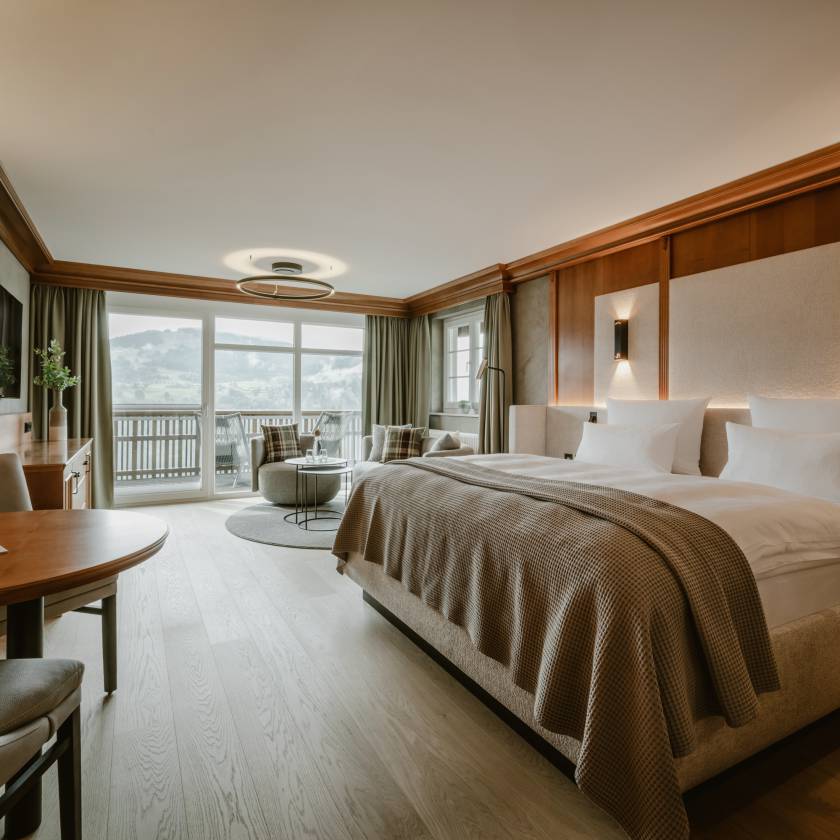 Innenansicht Studio Paradies und Couch und Balkon